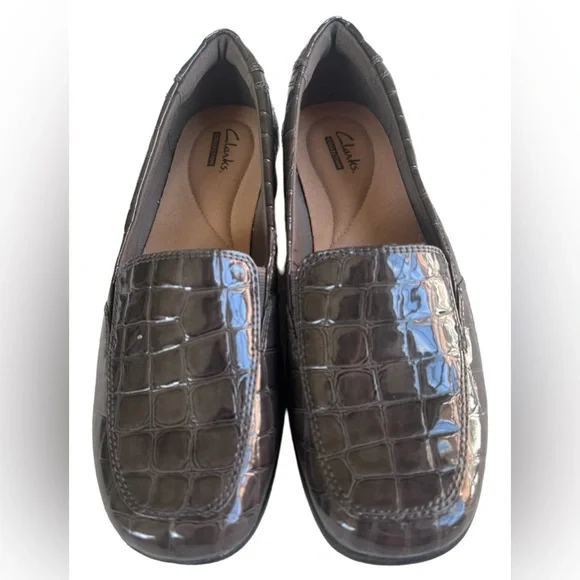 Clarks Womens Gael Angora Olive Croc Embossed Leather Comfort Loafers Size 